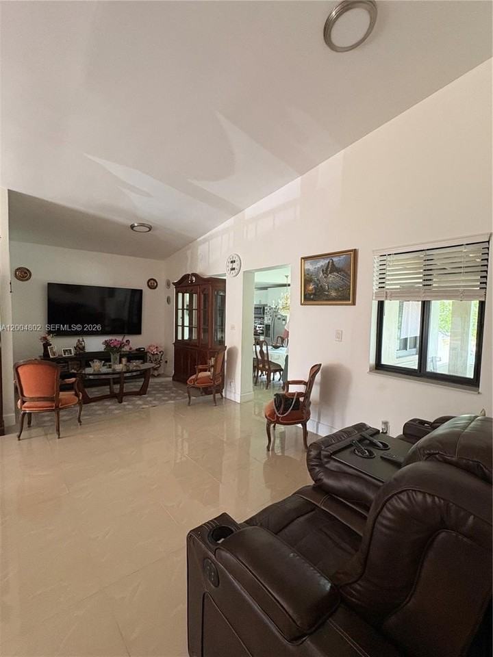 8581 Sw 29th St - Photo 4 of 18