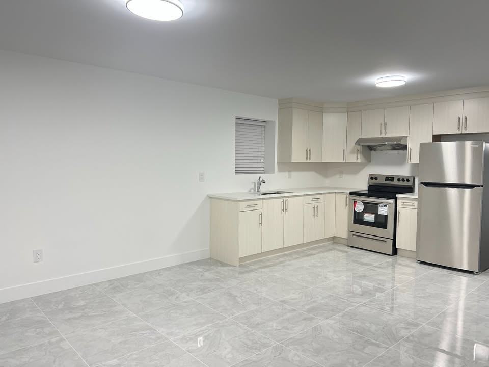 6301 150a St #1 - Photo 3 of 10