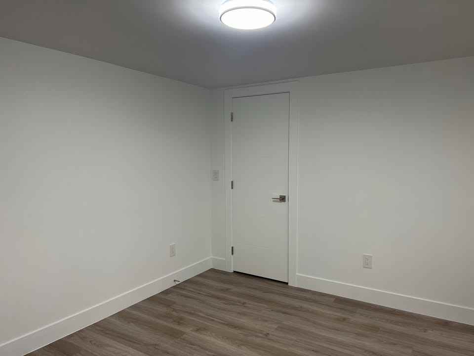 6301 150a St #1 - Photo 5 of 10