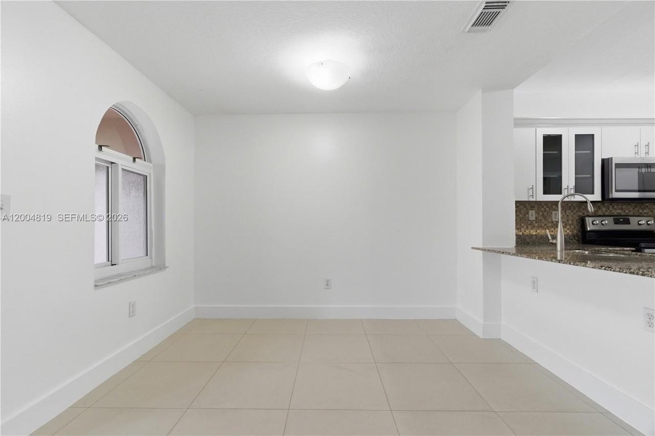3725 Sw 153rd Ct #0 - Photo 4 of 28