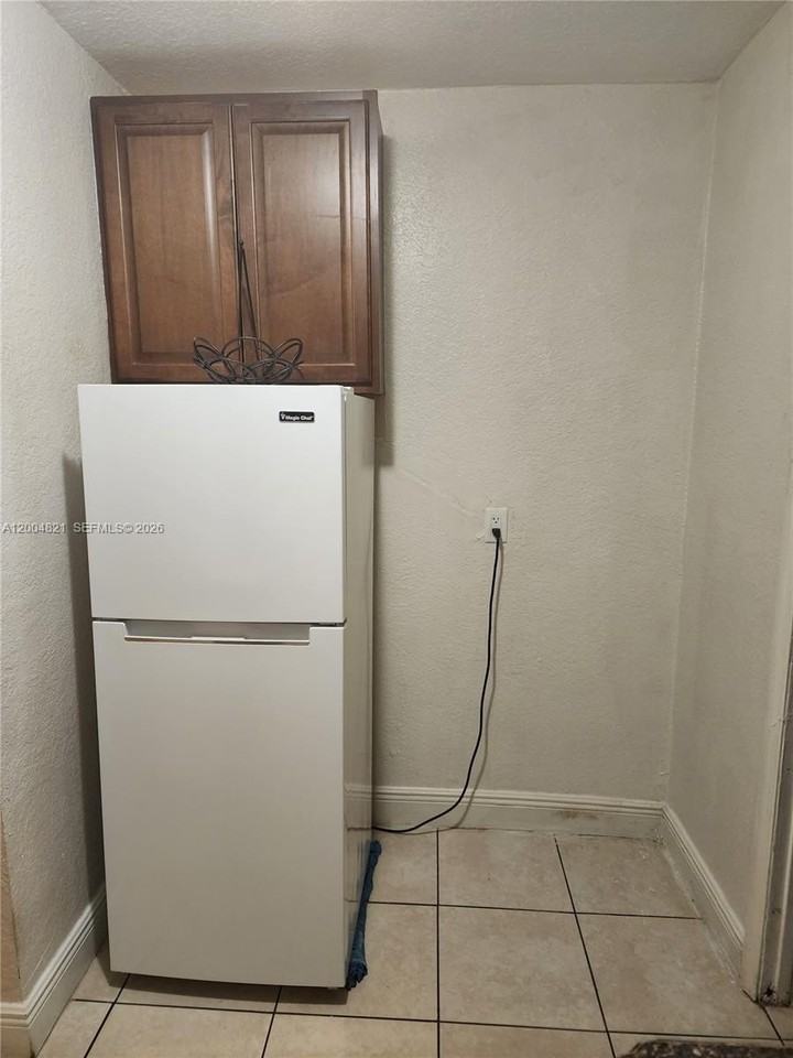 6421 Sw 18th St #1 - Photo 3 of 4