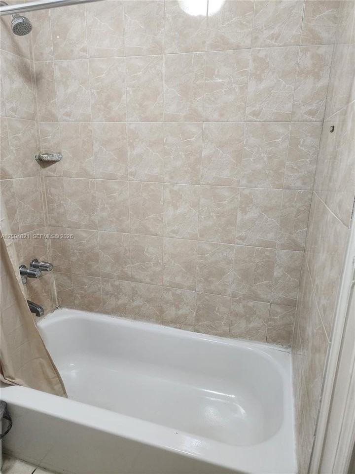 6421 Sw 18th St #1 - Photo 4 of 4