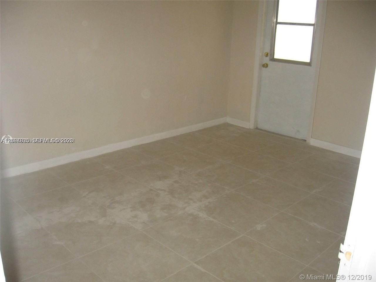 1934 Rodman St - Photo 5 of 10