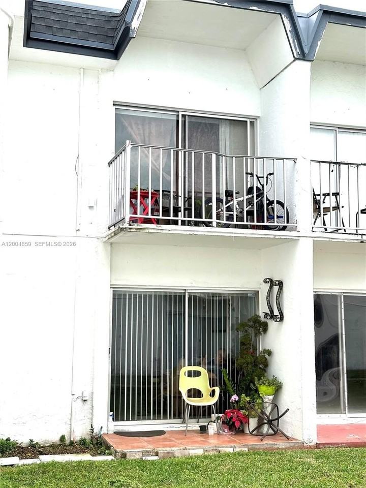 7256 Sw 94th Pl #A4 - Photo 2 of 18