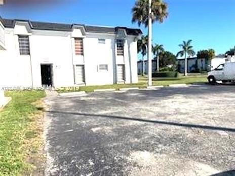 7256 Sw 94th Pl #A4 - Photo 3 of 18