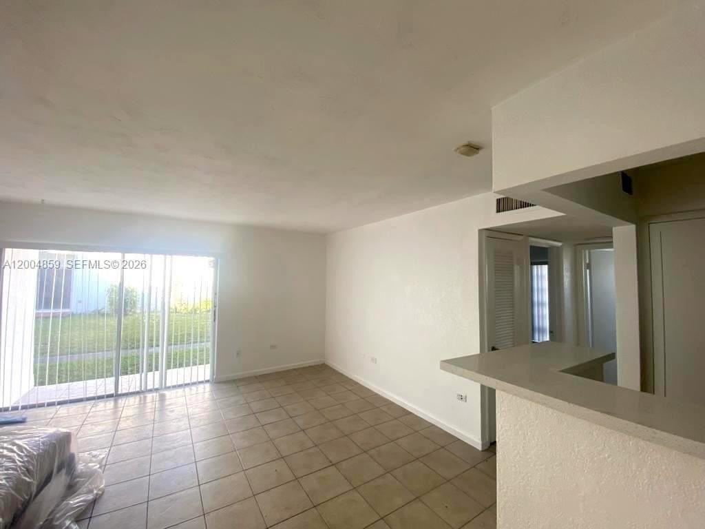 7256 Sw 94th Pl #A4 - Photo 5 of 18