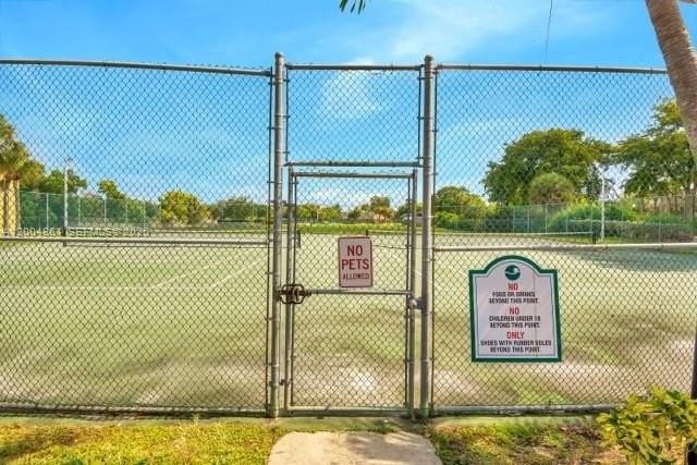 1727 Meadows Cir W #1727 - Photo 3 of 20