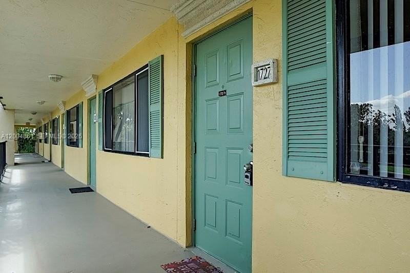 1727 Meadows Cir W #1727 - Photo 5 of 20