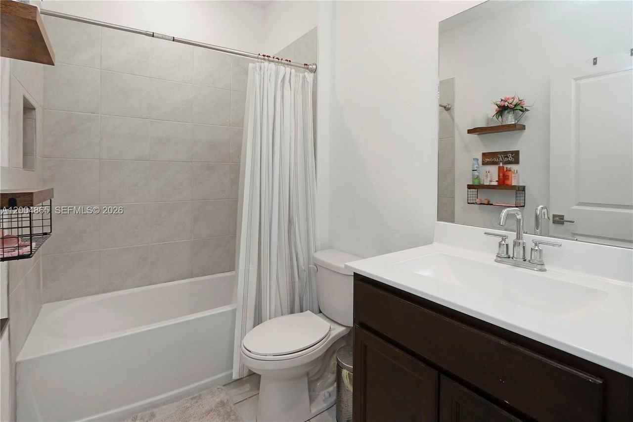 1052 Se 23rd Ave #1052 - Photo 3 of 22