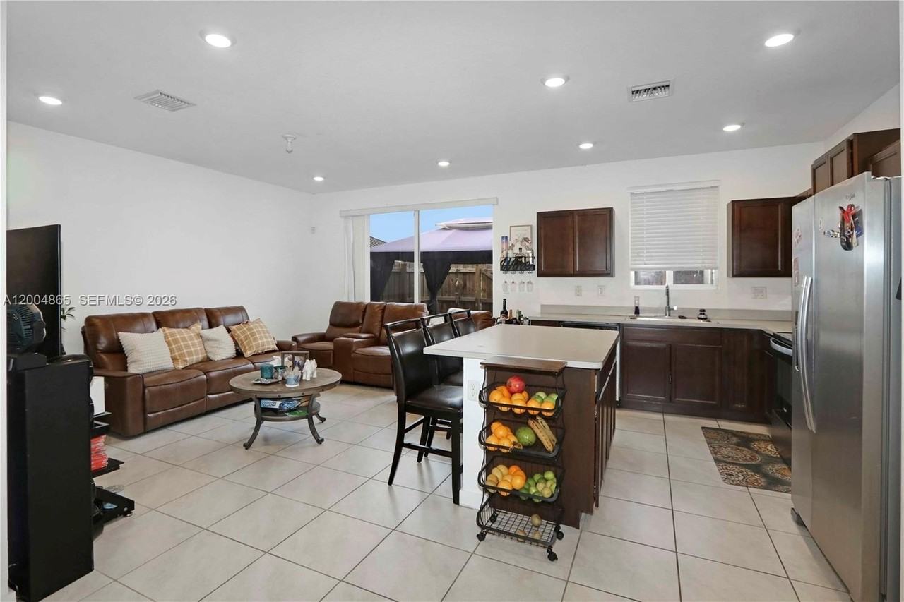 1052 Se 23rd Ave #1052 - Photo 5 of 22