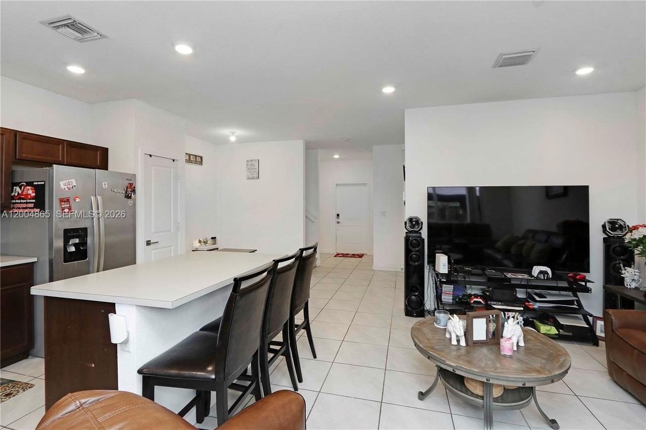 1052 Se 23rd Ave #1052 - Photo 7 of 22