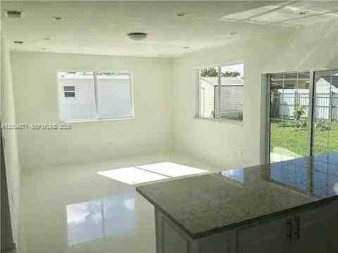 4242 Sw 98th Ave #4242 - Photo 4 of 14