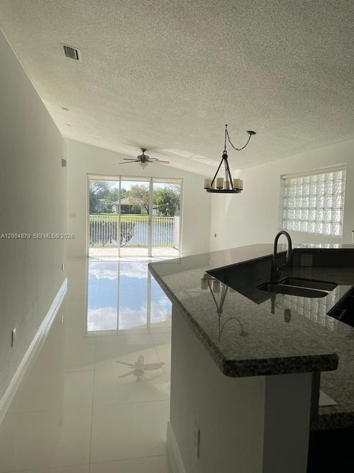 4117 Sapphire Bnd - Photo 3 of 11