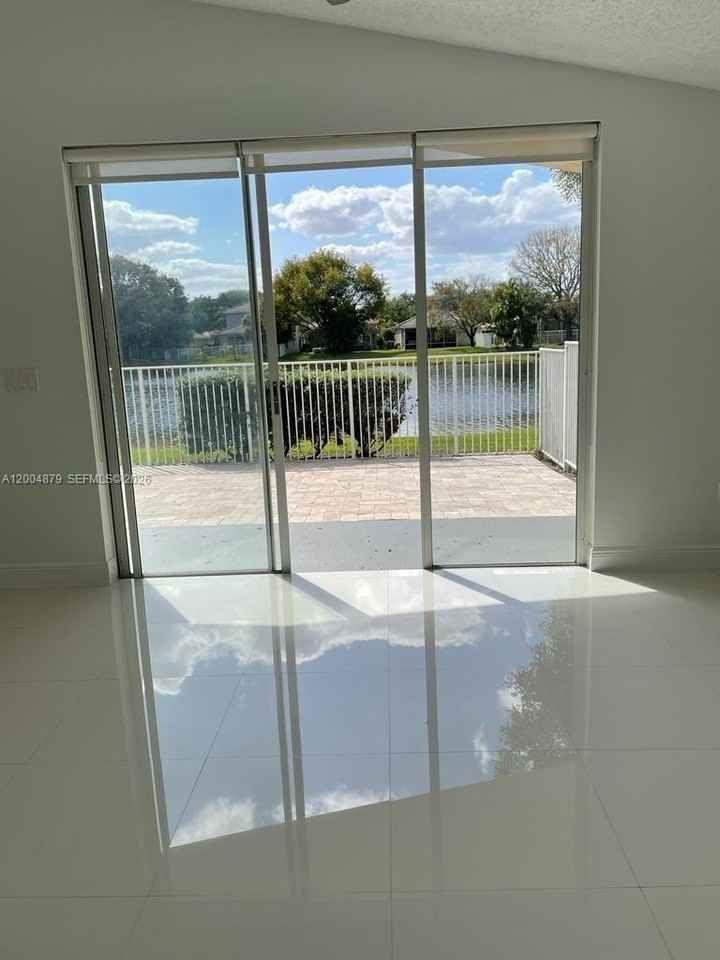 4117 Sapphire Bnd - Photo 4 of 11
