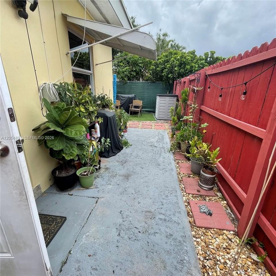 2526 Mckinley St #1 - Photo 5 of 19