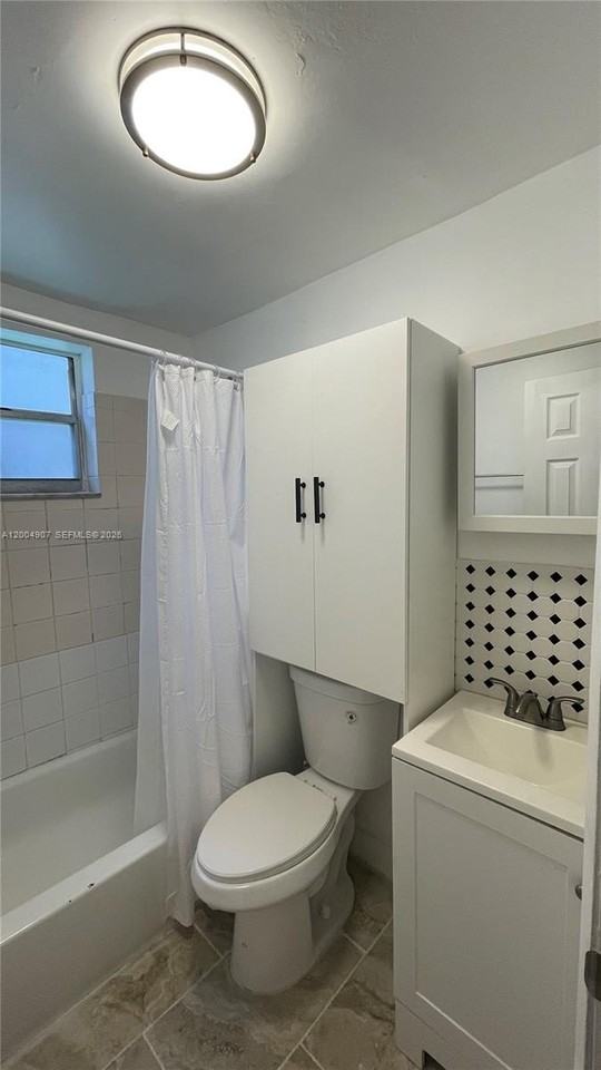 1043 Nw 2nd St #9 - Photo 7 of 19