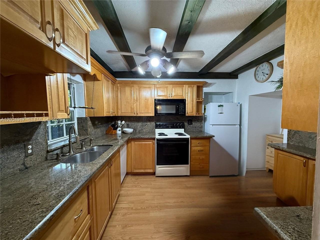 3030 Sw 57th Ave - Photo 4 of 13