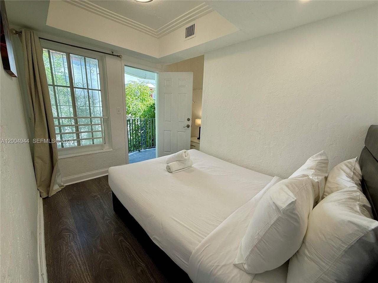 1542 Jefferson Ave #6 - Photo 6 of 17