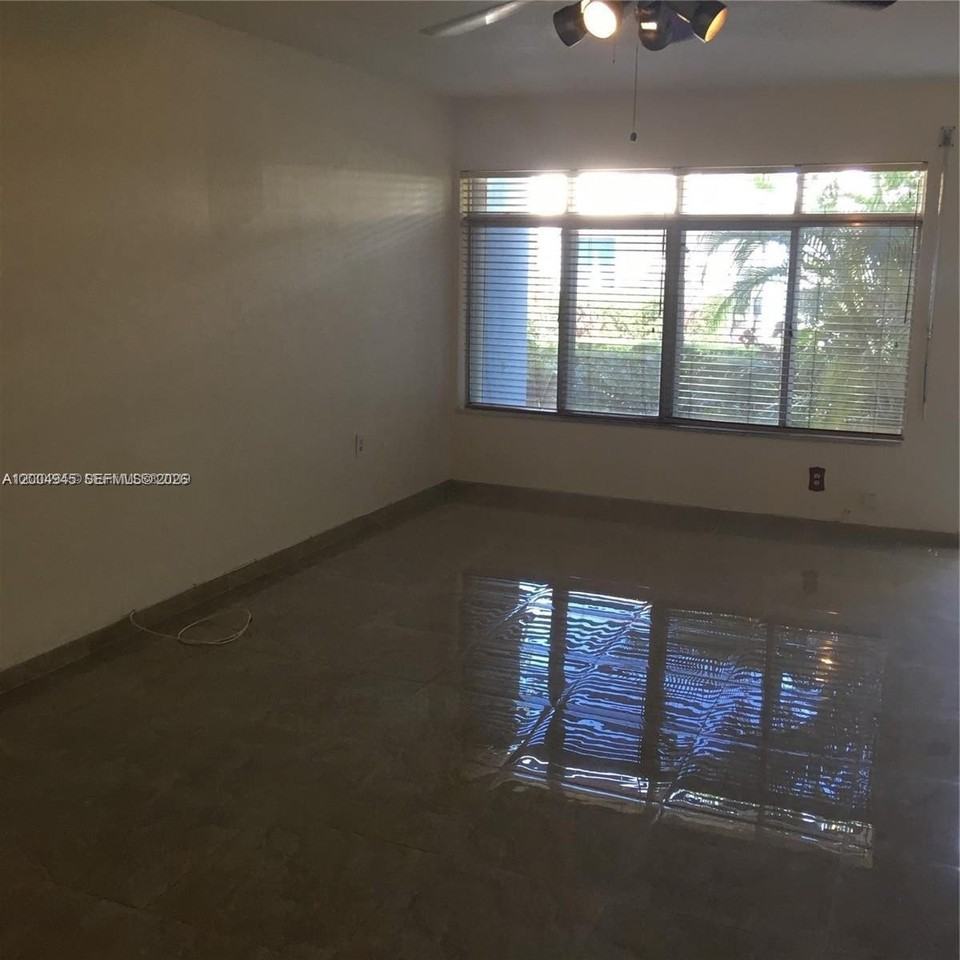 9455 Bay Harbor Ter #7S - Photo 4 of 15