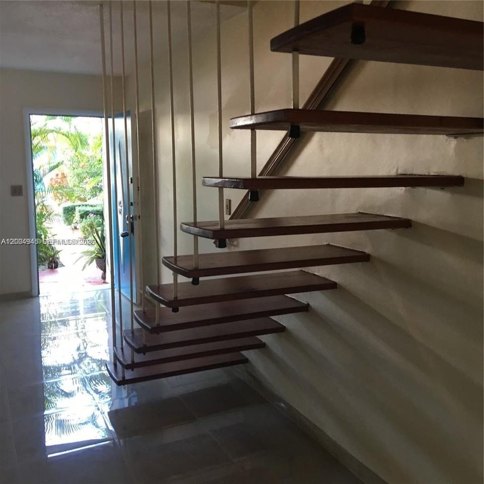 9455 Bay Harbor Ter #7S - Photo 7 of 15