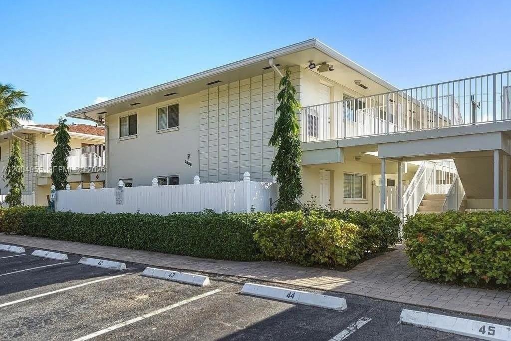 1856 Ne 46th St #F7 - Photo 6 of 10