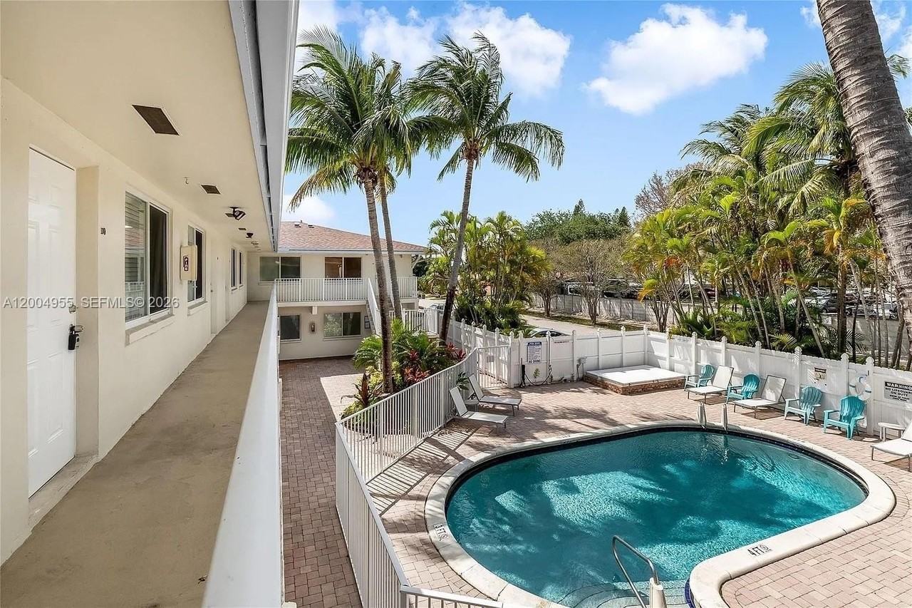 1856 Ne 46th St #F7 - Photo 7 of 10