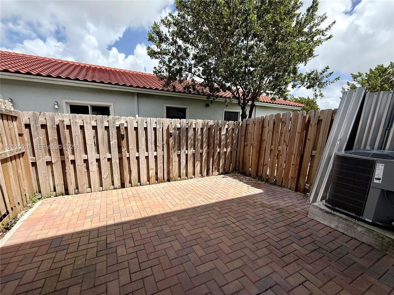 529 Ne 1st Dr - Photo 5 of 18