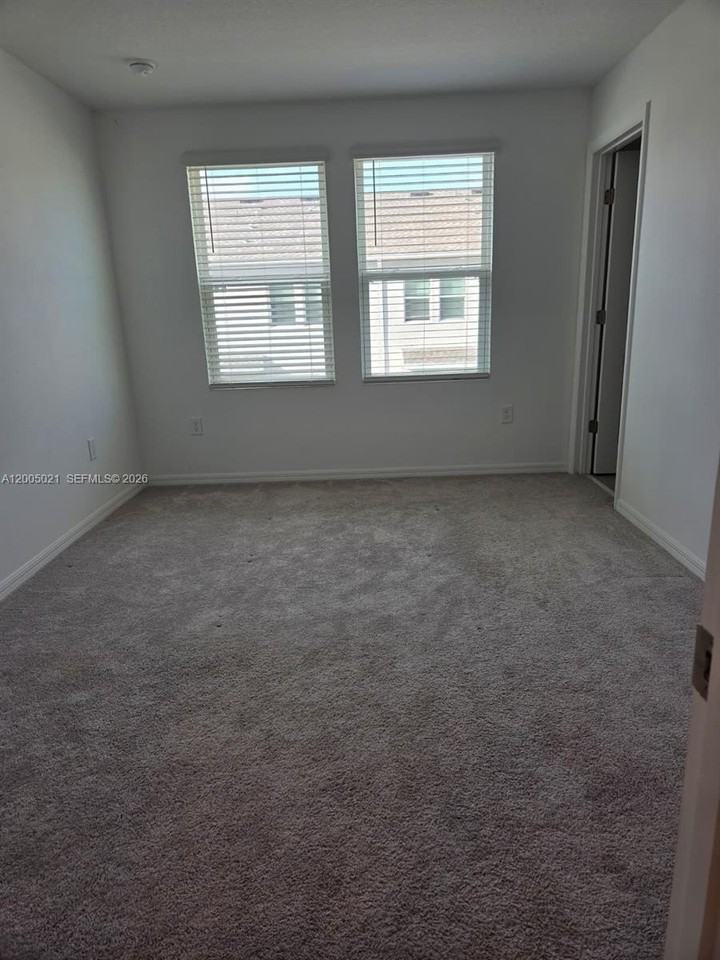 3230 Skyline Loop #3230 - Photo 6 of 8