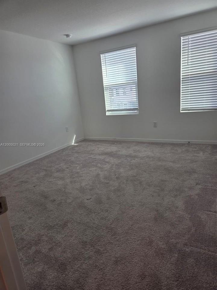 3230 Skyline Loop #3230 - Photo 7 of 8