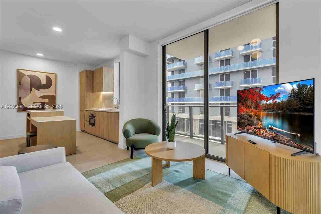 11 Ne 6th St #407