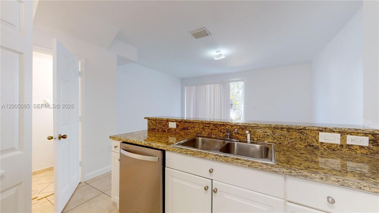 2929 Se 2nd St #7 - Photo 7 of 25