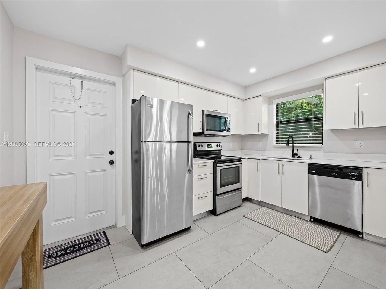 1305 Se 1st St #2 - Photo 3 of 19