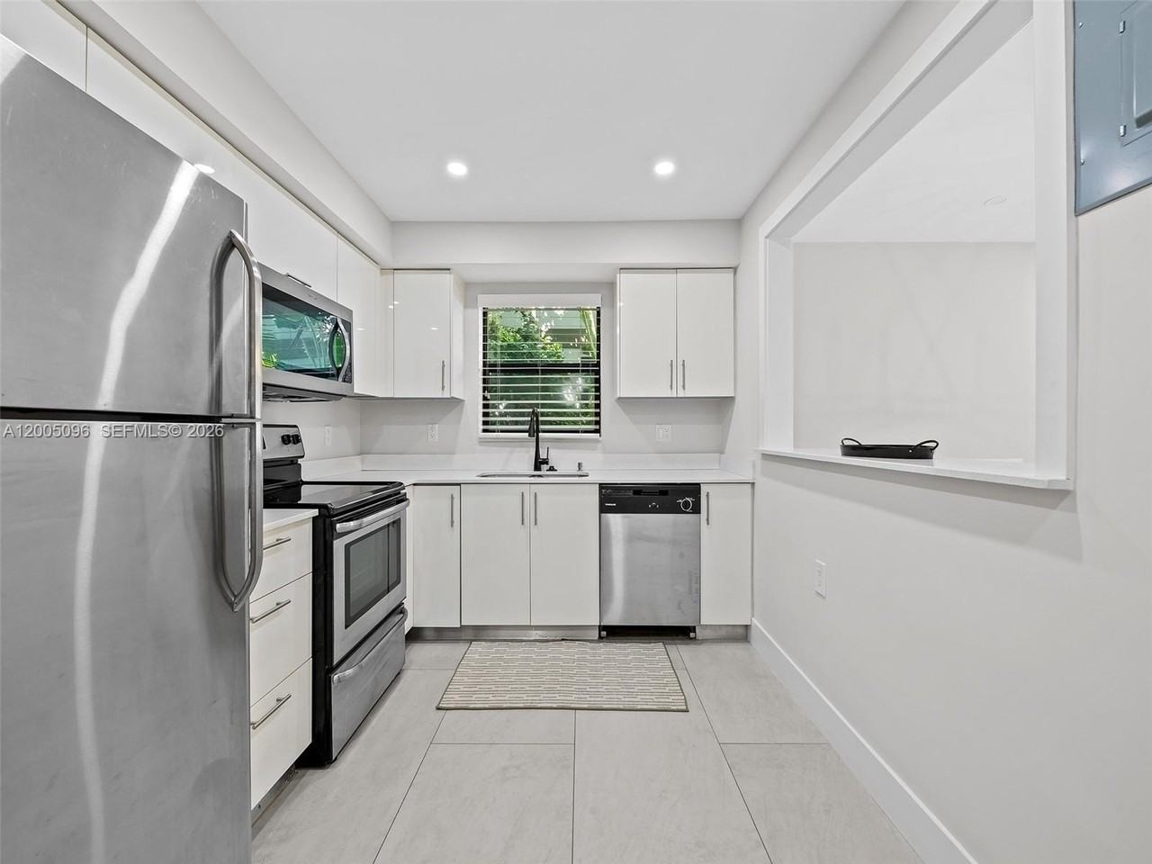 1305 Se 1st St #2 - Photo 4 of 19