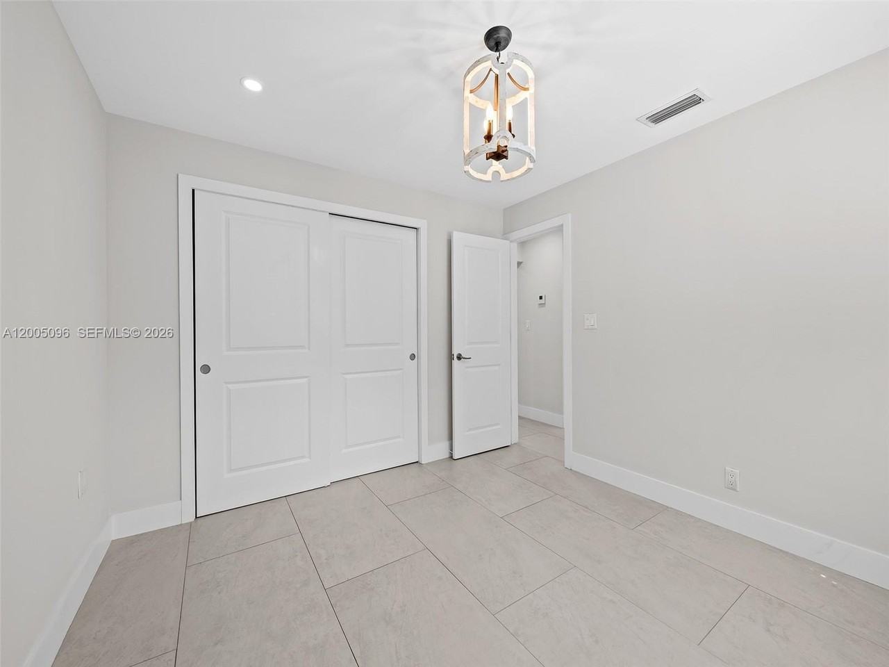 1305 Se 1st St #2 - Photo 6 of 19