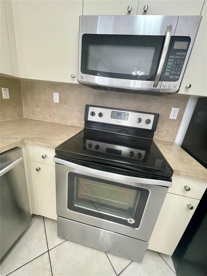 21477 Sw 85th Psge #21477 - Photo 3 of 27
