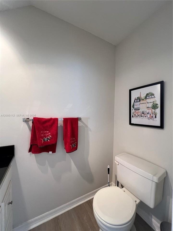 8114 Sw 81st Ter - Photo 5 of 20