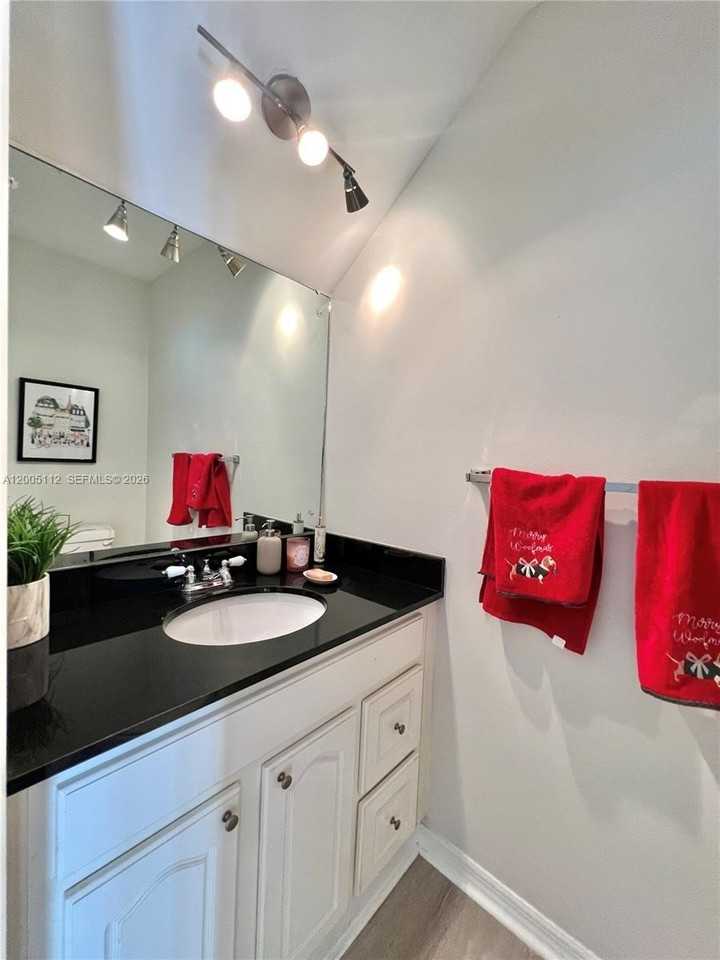 8114 Sw 81st Ter - Photo 6 of 20