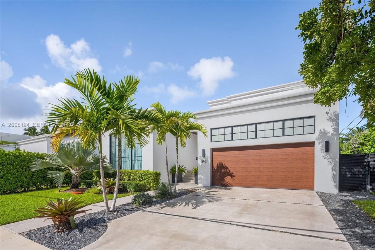 895 Ne 76th St - Photo 7 of 50