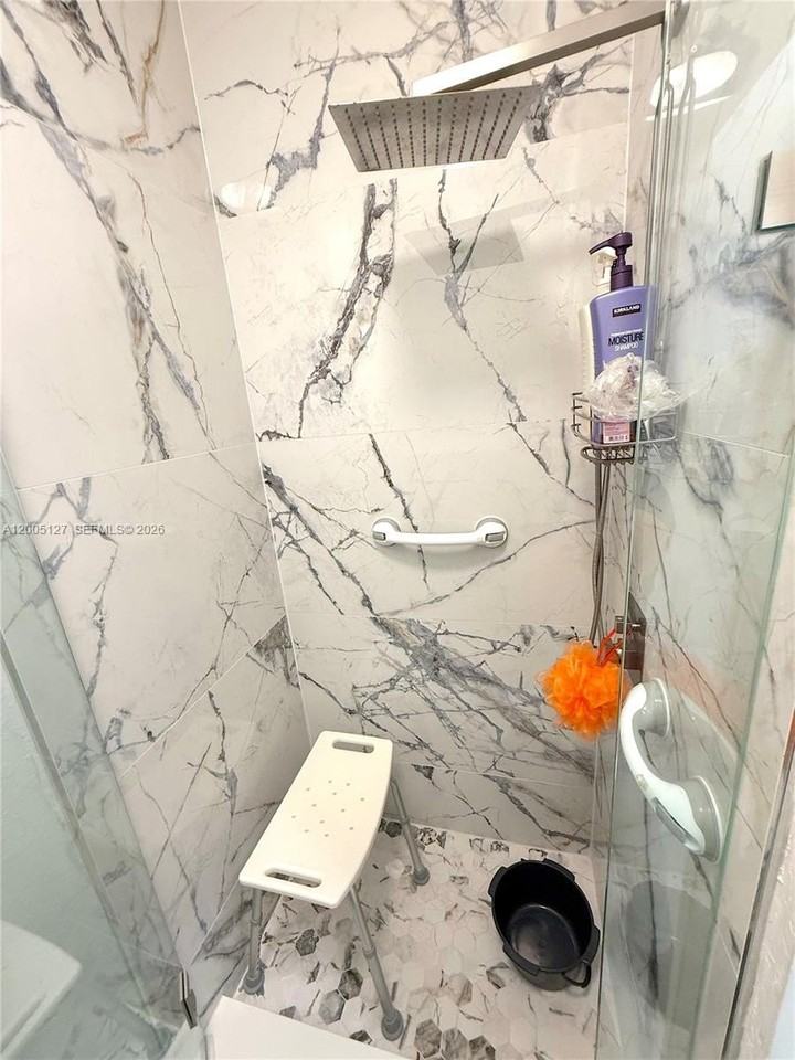 758 Ne 34th Ave #758 - Photo 6 of 19