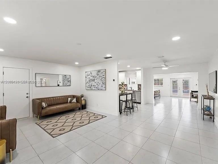 2219 N 35th Ave - Photo 4 of 19