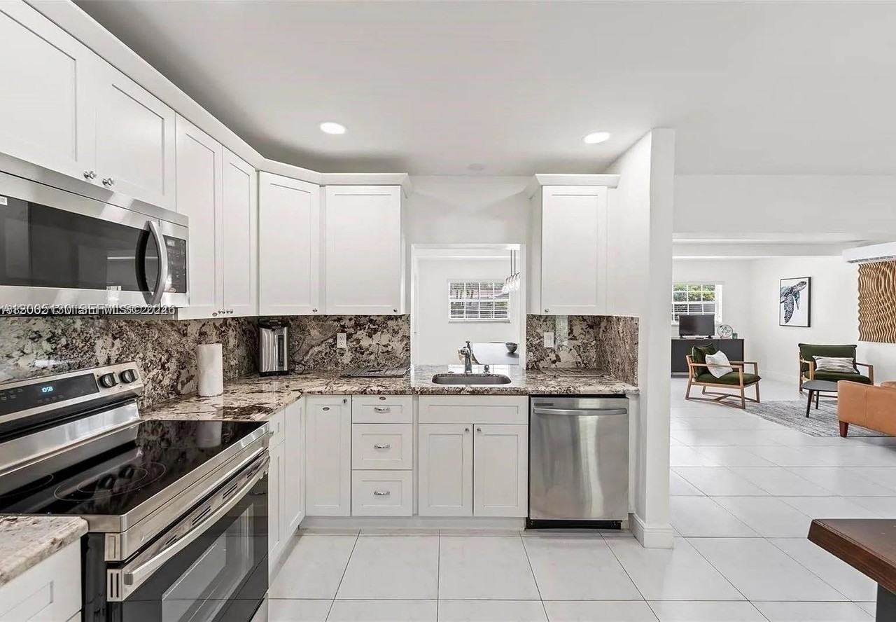 2219 N 35th Ave - Photo 7 of 19