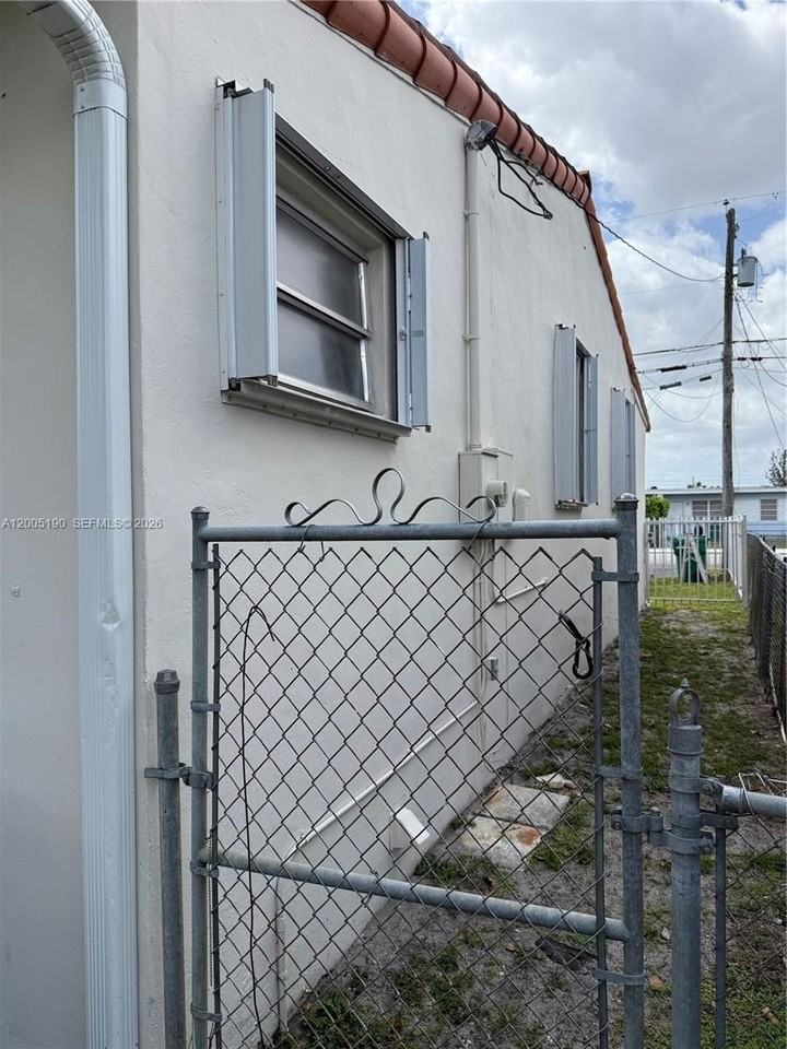 7231 Nw 2nd Ter - Photo 4 of 31