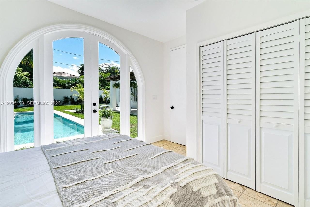 3930 Crawford Ave - Photo 4 of 24