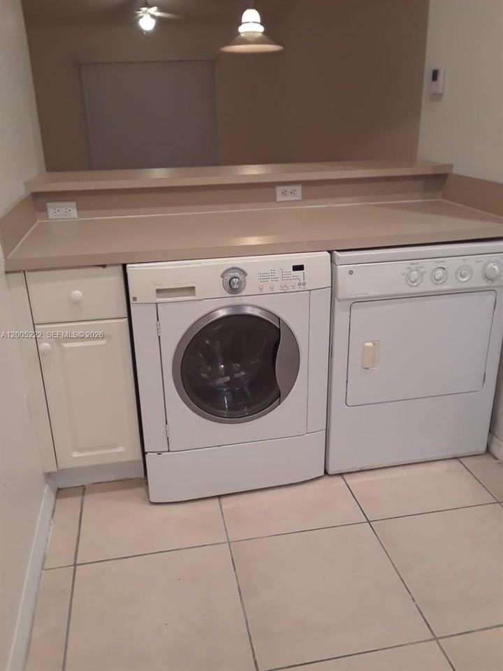 3828 Sw 48th Ave #D27 - Photo 2 of 7