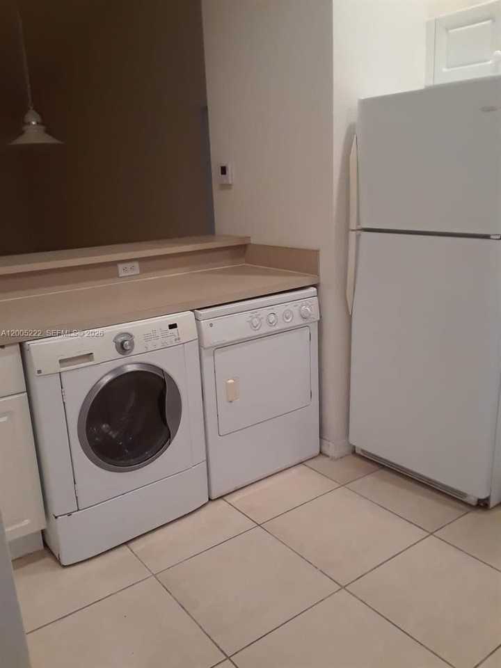 3828 Sw 48th Ave #D27 - Photo 3 of 7