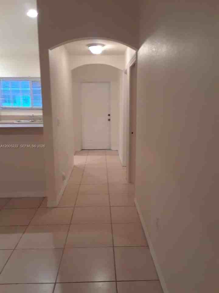 3828 Sw 48th Ave #D27 - Photo 4 of 7