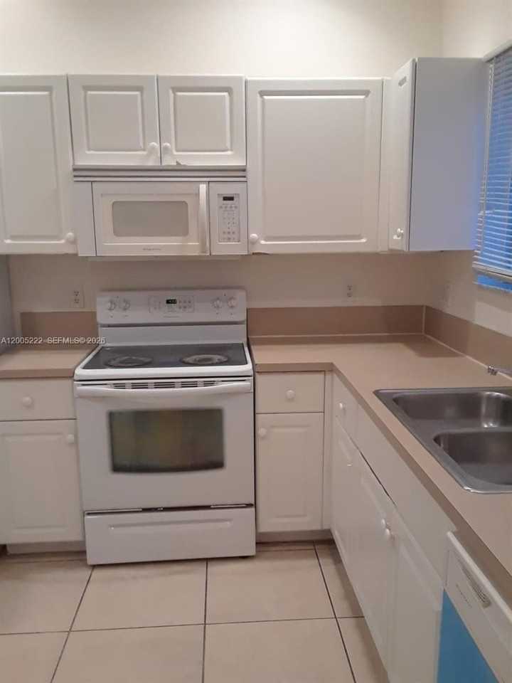 3828 Sw 48th Ave #D27 - Photo 7 of 7