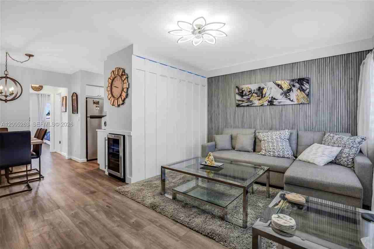 901 Sw 11th Ave #17H - Photo 2 of 23