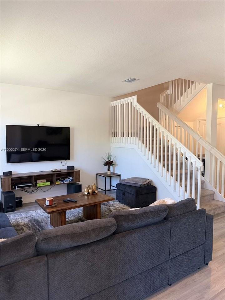 1756 Se 26th Rd - Photo 3 of 17