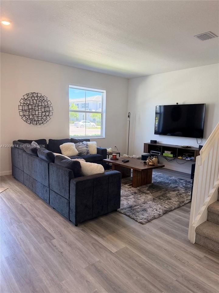 1756 Se 26th Rd - Photo 5 of 17